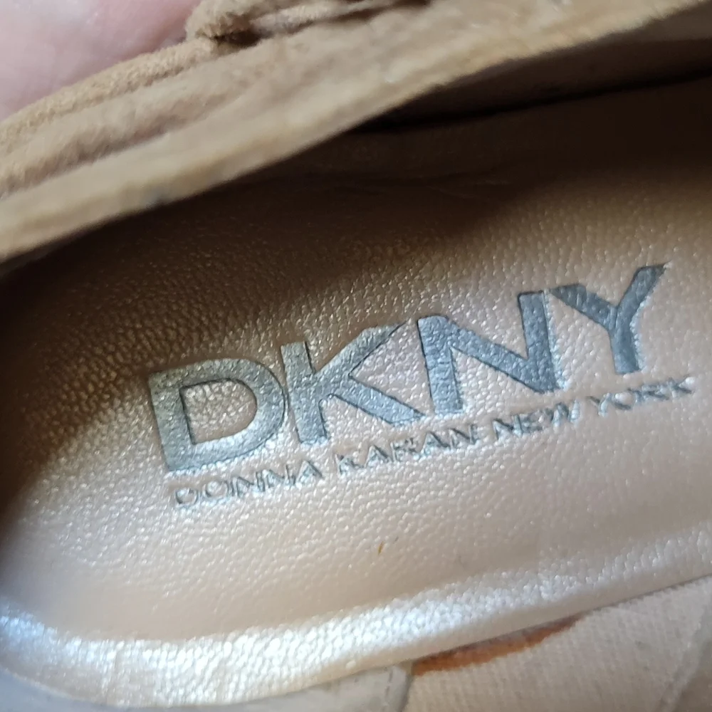 DKNY PELIA Tan Suede Heeled Ankle Boots with Pointed Toe - Size 7